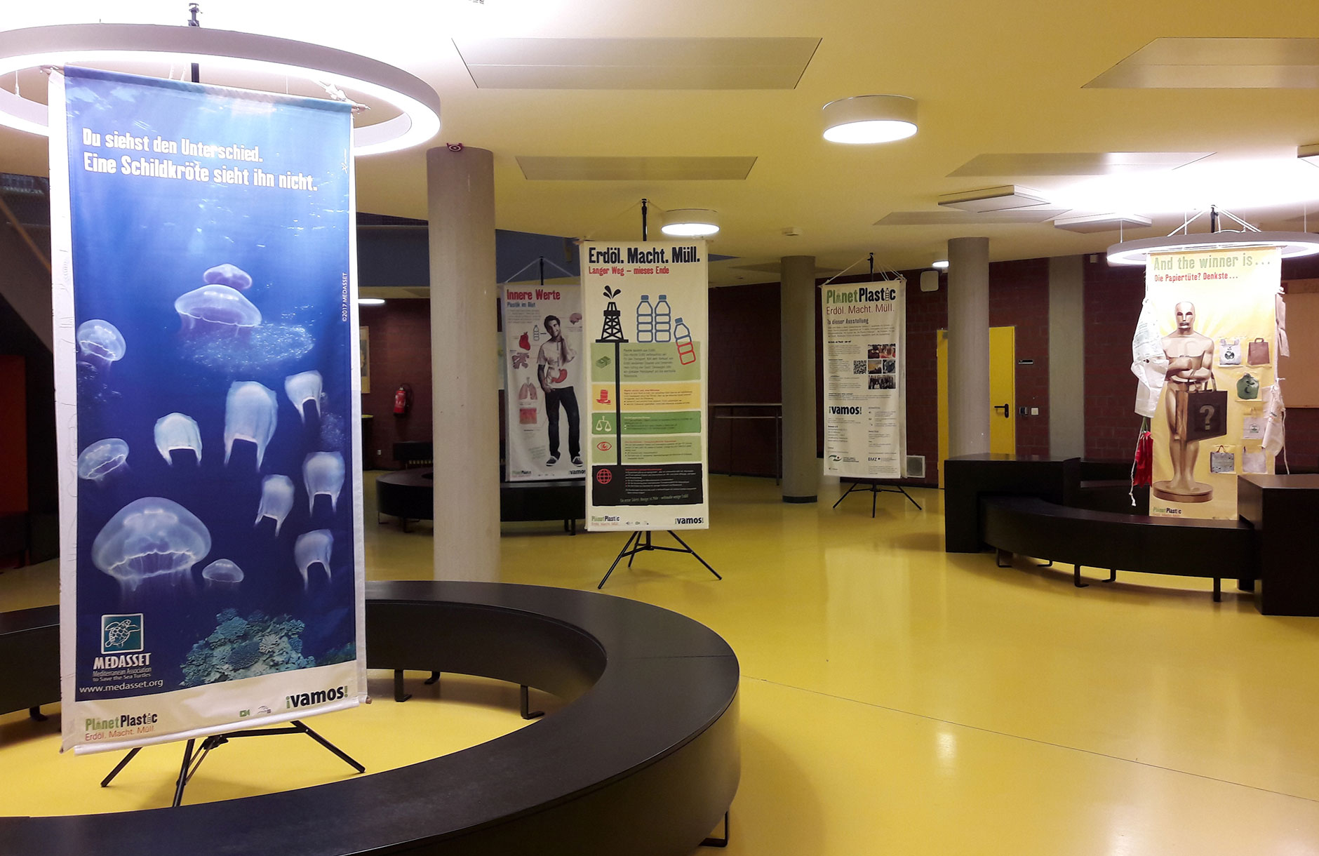 LFS Münster: Wanderausstellung „PlanetPlastic“ für VAMOS e.V.